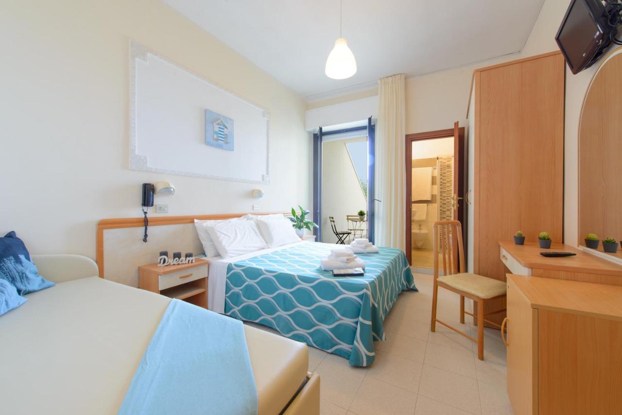 Hotel Nuova Medusa Rimini Eksteriør billede